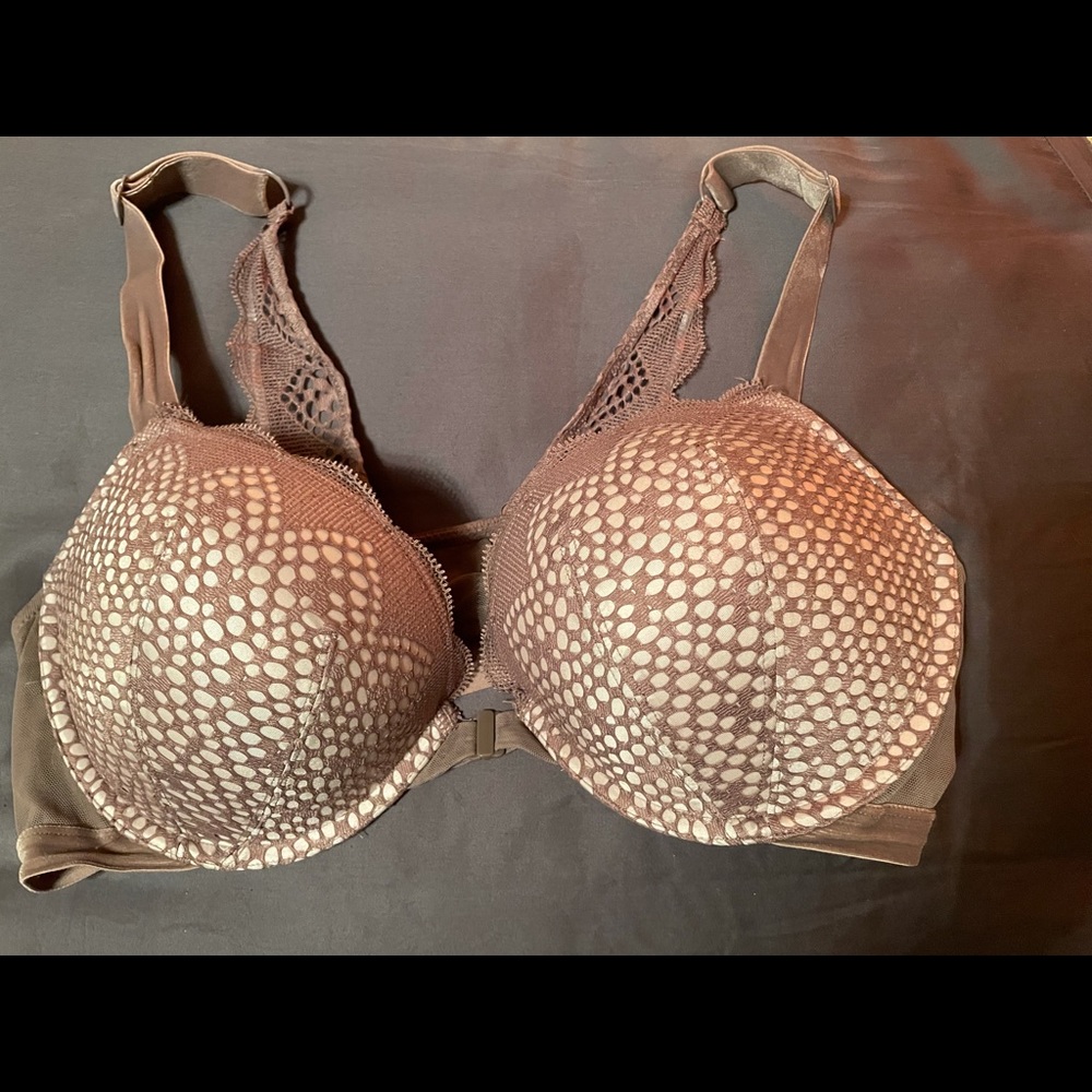 Victoria’s Secret Tan Bra with Back Scallops